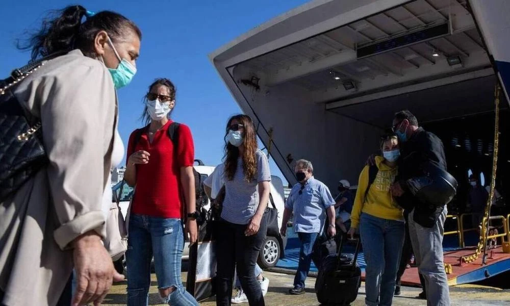 Ακτοπλοΐα: Ίδια δρομολόγια... ακριβότερα εισιτήρια